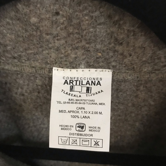 Vegas Golden Knights Poncho (One Size) - Picture 4 of 4